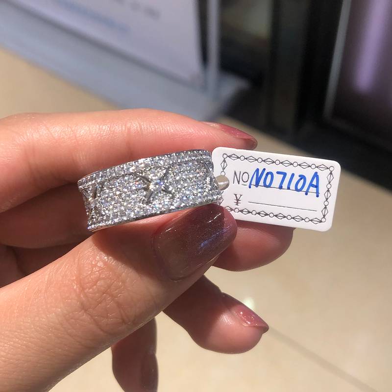 满钻轻奢排戒S925银镀白金女戒定制选款副石莫桑钻2.55ct